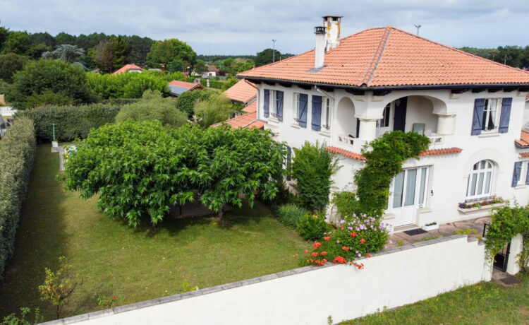 Charmante Maison des Années 30 à Deux Pas des Plages 1