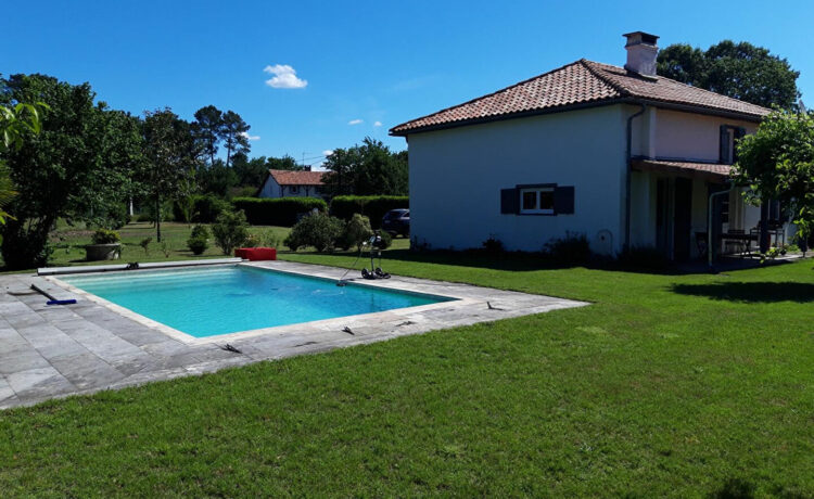 Maison de Charme de 175 m² avec Piscine et Grand Jardin 2