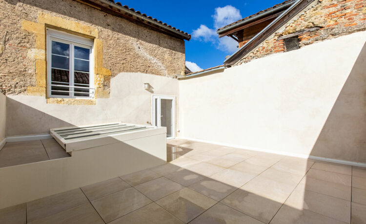 Maison rénovée avec charme et terrasse en coeur de la ville 1